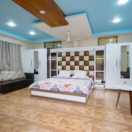 Radiant Club & Resort Imphal Esterno foto
