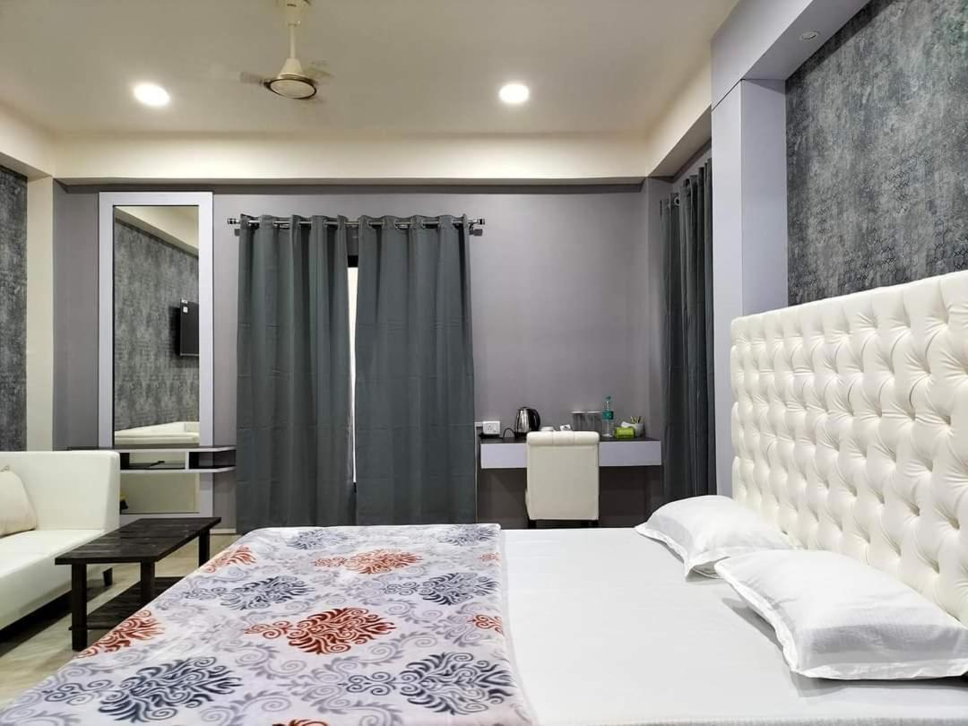 Radiant Club & Resort Imphal Esterno foto