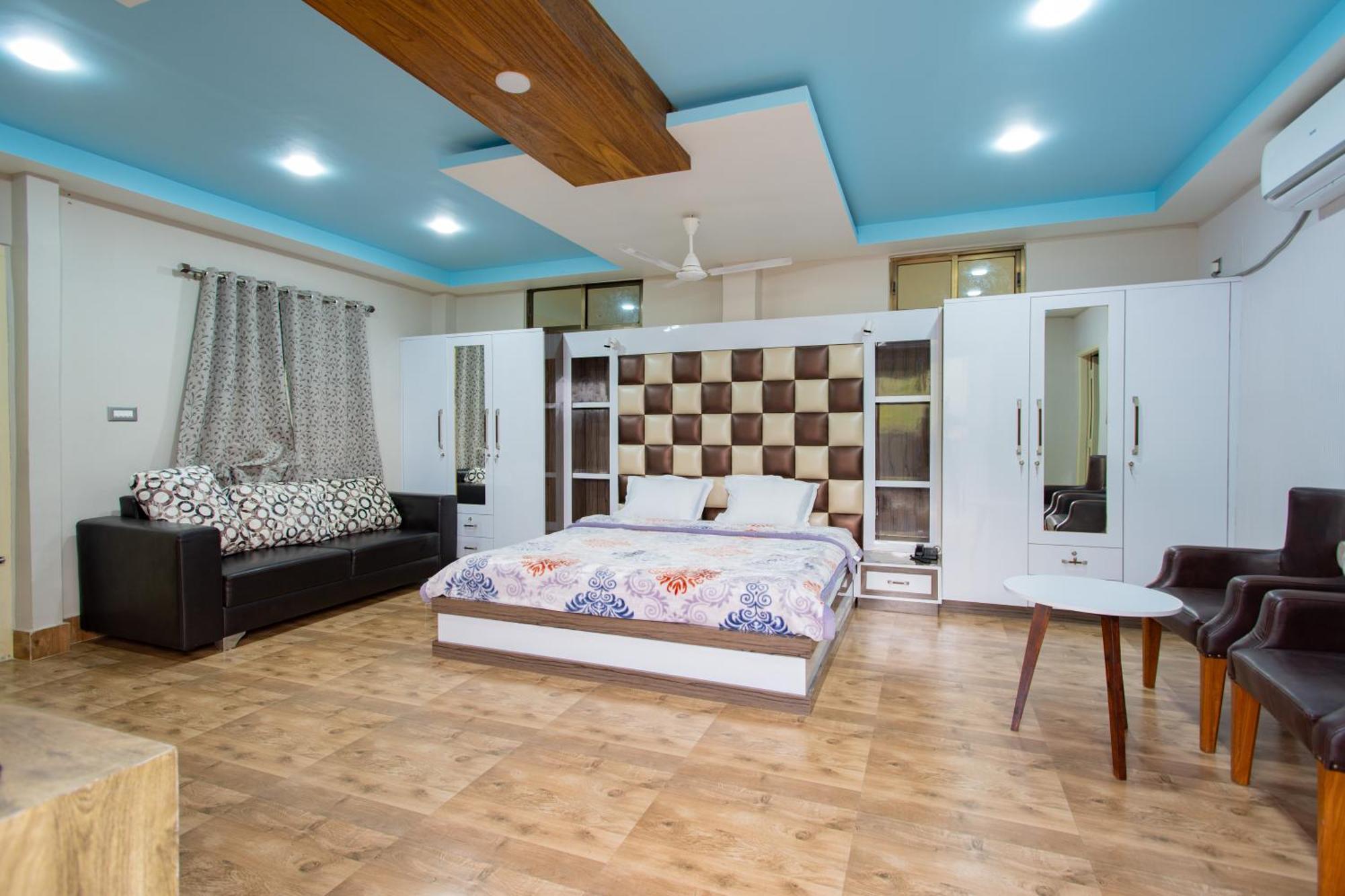 Radiant Club & Resort Imphal Esterno foto